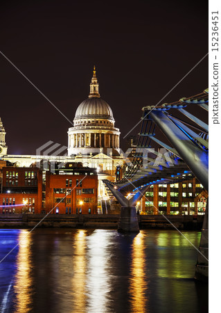 Saint Paul's cathedral in London 15236451