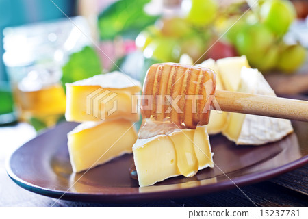 cheese with grape 15237781