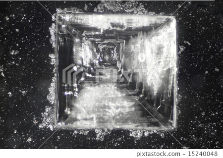 Photomicrograph of salt crystals 15240048