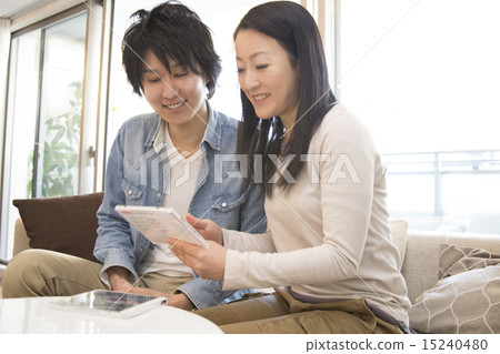 A couple choosing a CD 15240480