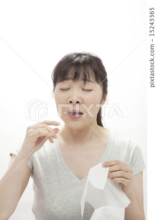患有花粉症的女人 15243365