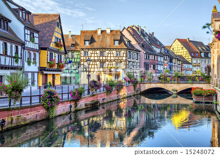 Colorful traditional french houses in Colmar 15248072