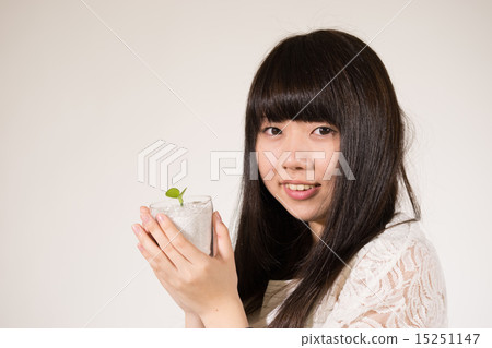 室內植物和女孩 15251147