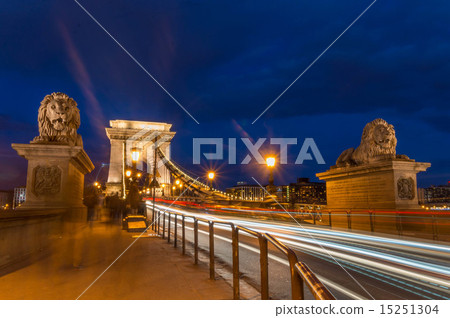 Night's Chain Bridge 3 Night's Chain Bridge 3 15251304