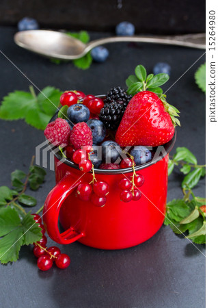 set of  fresh berries 15264980