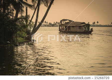 Traditional Indian houseboat 15268720