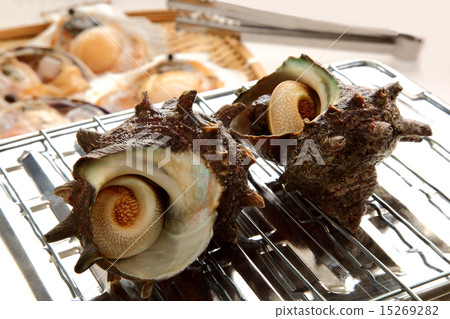 Sautéed potatoes with grilled shellfish 15269282