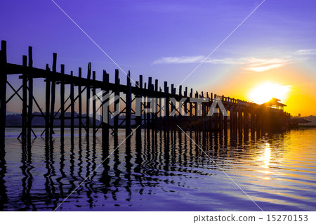 Uo Bain Bridge at sunrise 15270153