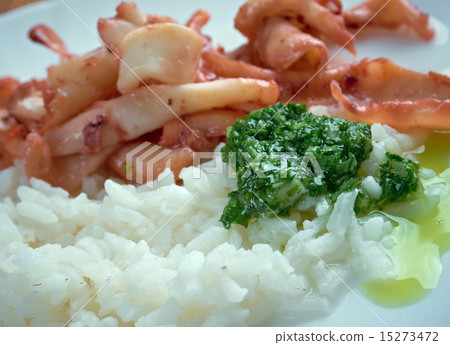 Arroz con calamares 15273472