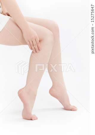 Women who massage their feet 15275647
