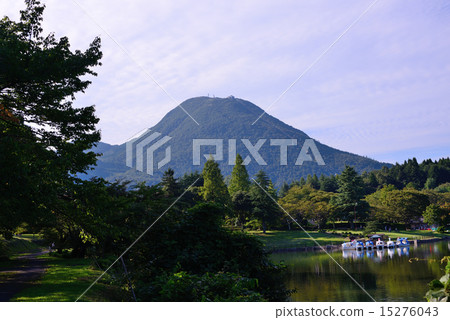 Lake Shikako and Tsurumidake 15276043
