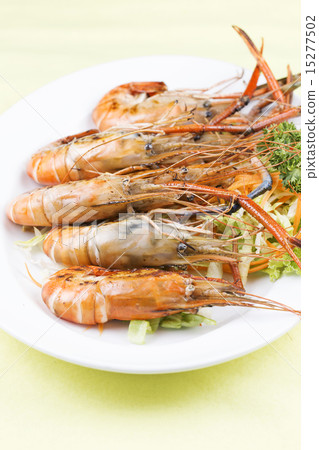Group of grilled shrimps 15277502