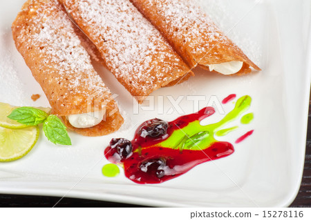 Sicilian cannoli 15278116