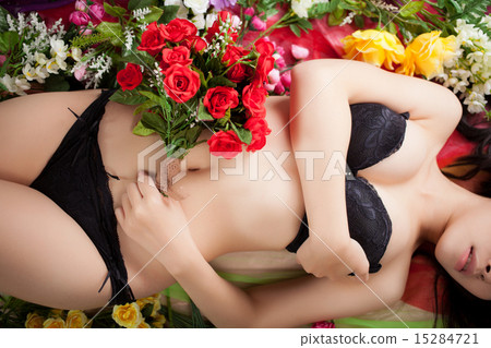 Beautiful flowers on female sexy body Beautiful flowers on female sexy body 15284721
