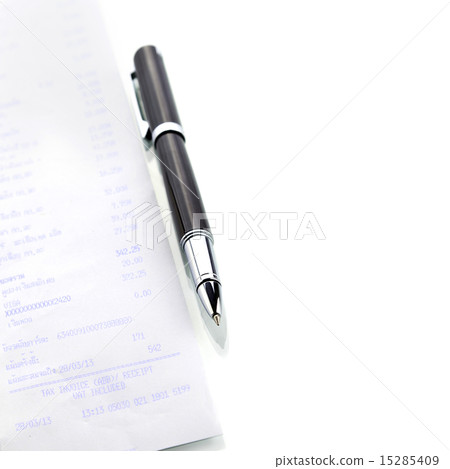 Pen and Shopping list 15285409