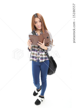 Woman wth tablet pc and shoulder bag study Woman wth tablet pc and shoulder bag study 15286557
