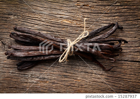 tied vanilla pods tied vanilla pods 15287937