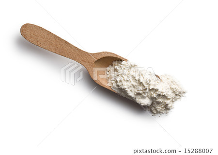 flour in wooden scoop 15288007
