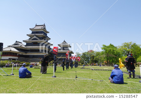 信州國寶松本城老式炮飾風光 信州國寶松本城老式炮飾風光 15288547