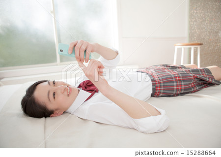 sprawl, lie sprawled, operate 15288664