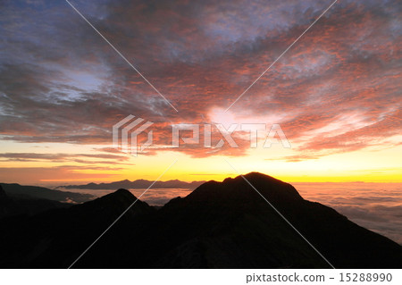 從山峰頂部看到的日出 15288990