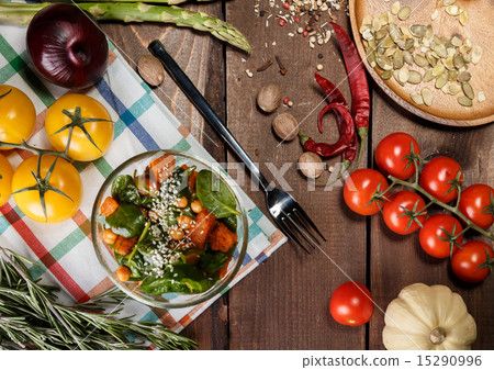 ripe salad 15290996
