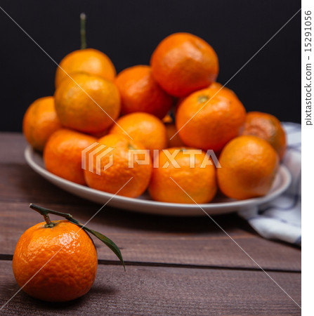 brunch of tangerines 15291056