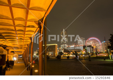 與大廈和弗累斯大轉輪的橫濱紅磚夜視圖 與大廈和弗累斯大轉輪的橫濱紅磚夜視圖 15291646