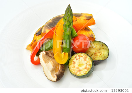 烤蔬菜(熱蔬菜,烤和炒)。 烤蔬菜(熱蔬菜,烤和炒)。 15293001