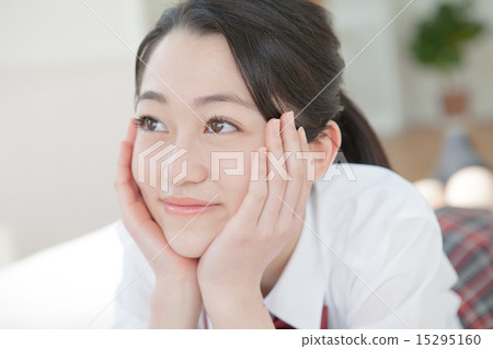 手托下巴 伸開四肢躺 伸開四肢坐 15295160