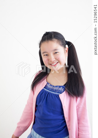 笑臉女小學學生 15296541