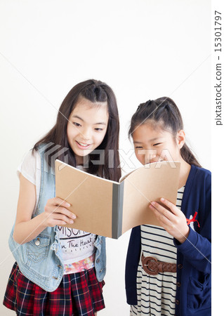 Elementary school student of two people Elementary school student of two people 15301797
