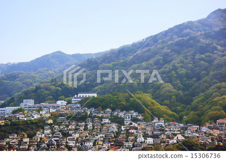 在山腳下的房子 15306736