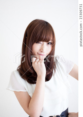 A semi-long hair woman 15309731