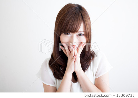 A semi-long hair woman 15309735