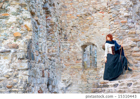 Ancient female archer 15310443