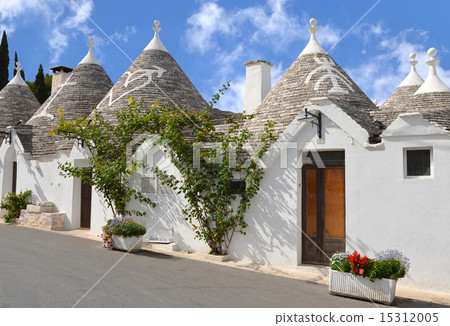 Trulli in the southern Italian town of Alberobello 15312005