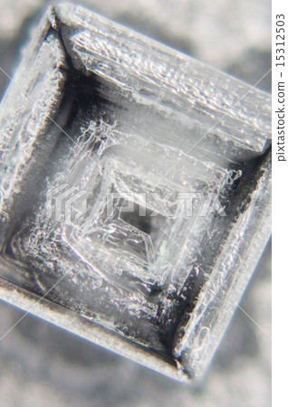 Crystal of salt (micrograph) 15312503