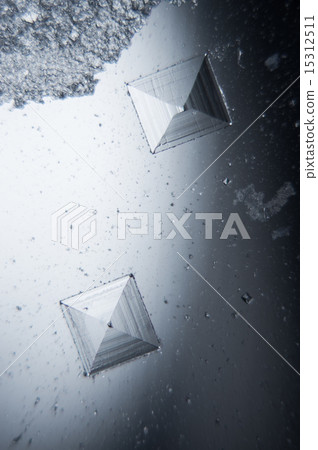 Crystal of salt (micrograph) 15312511