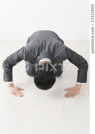 Businessman who plays Dogezaada 15312609