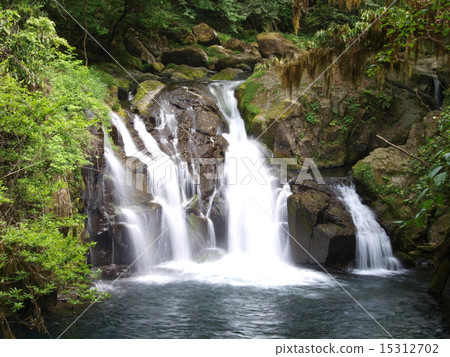 瀑布 15312702