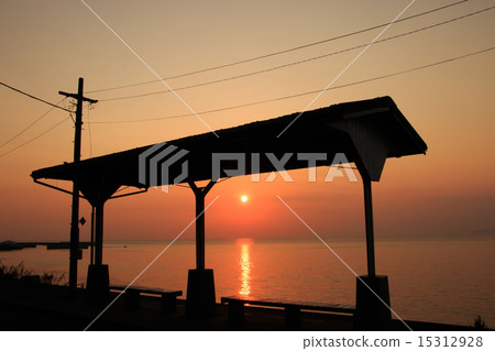 Shimada bus station in evening scenery Shimada bus station in evening scenery 15312928