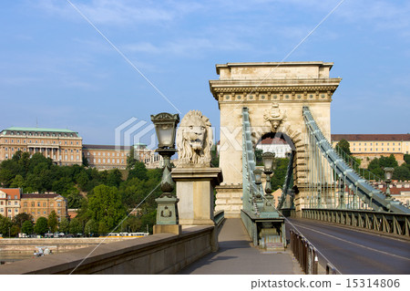 Chain Bridge in Budapest 15314806