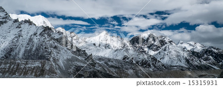 Beautiful snow-capped mountains Beautiful snow-capped mountains 15315931