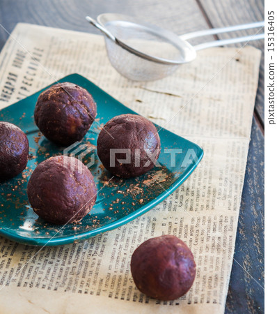 lentil candies with chocolate truffle, healthy  15316405