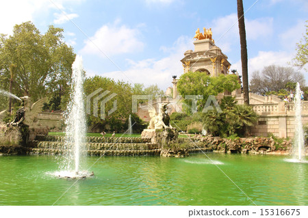 Fountain of Ciutadella Park 15316675