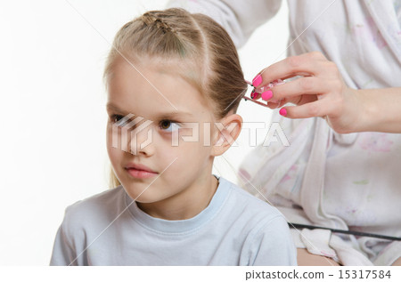 Mom braids hair six-year daughter Mom braids hair six-year daughter 15317584