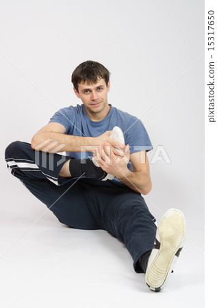 Athlete flexing the foot of right leg Athlete flexing the foot of right leg 15317650