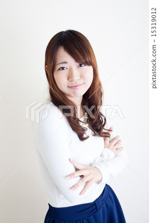 Girls with arms Girls with arms 15319012