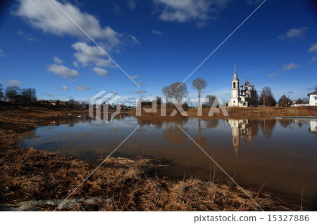 Spring flood church on the bank Spring flood church on the bank 15327886